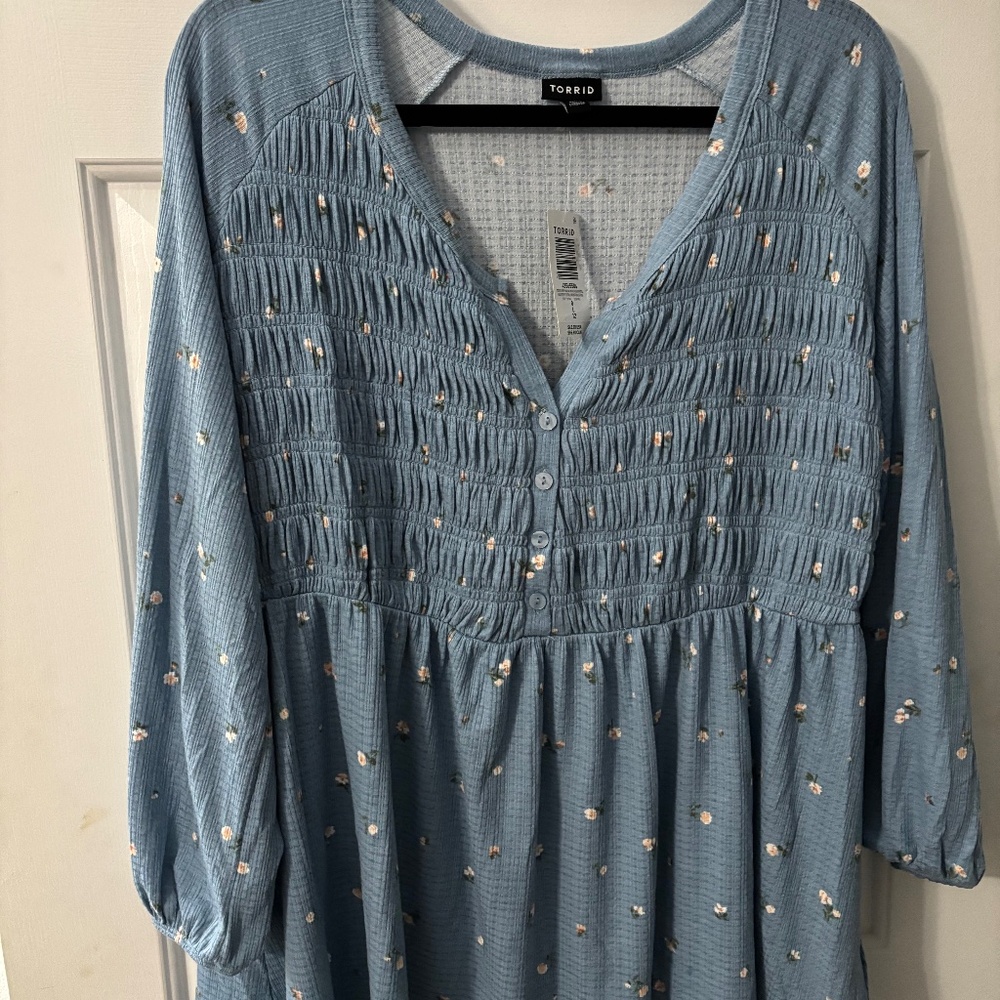 Torrid blue floral top 0x large 12 mountain spring